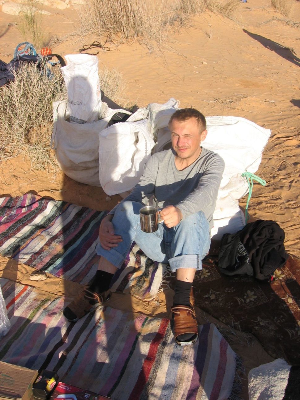 odpočinek na poušti - Pouť Saharou 2014
