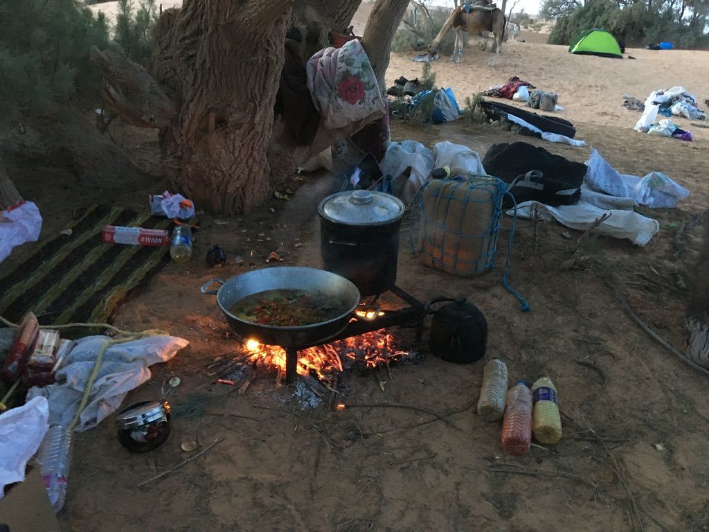 vaření jídla na poušti
