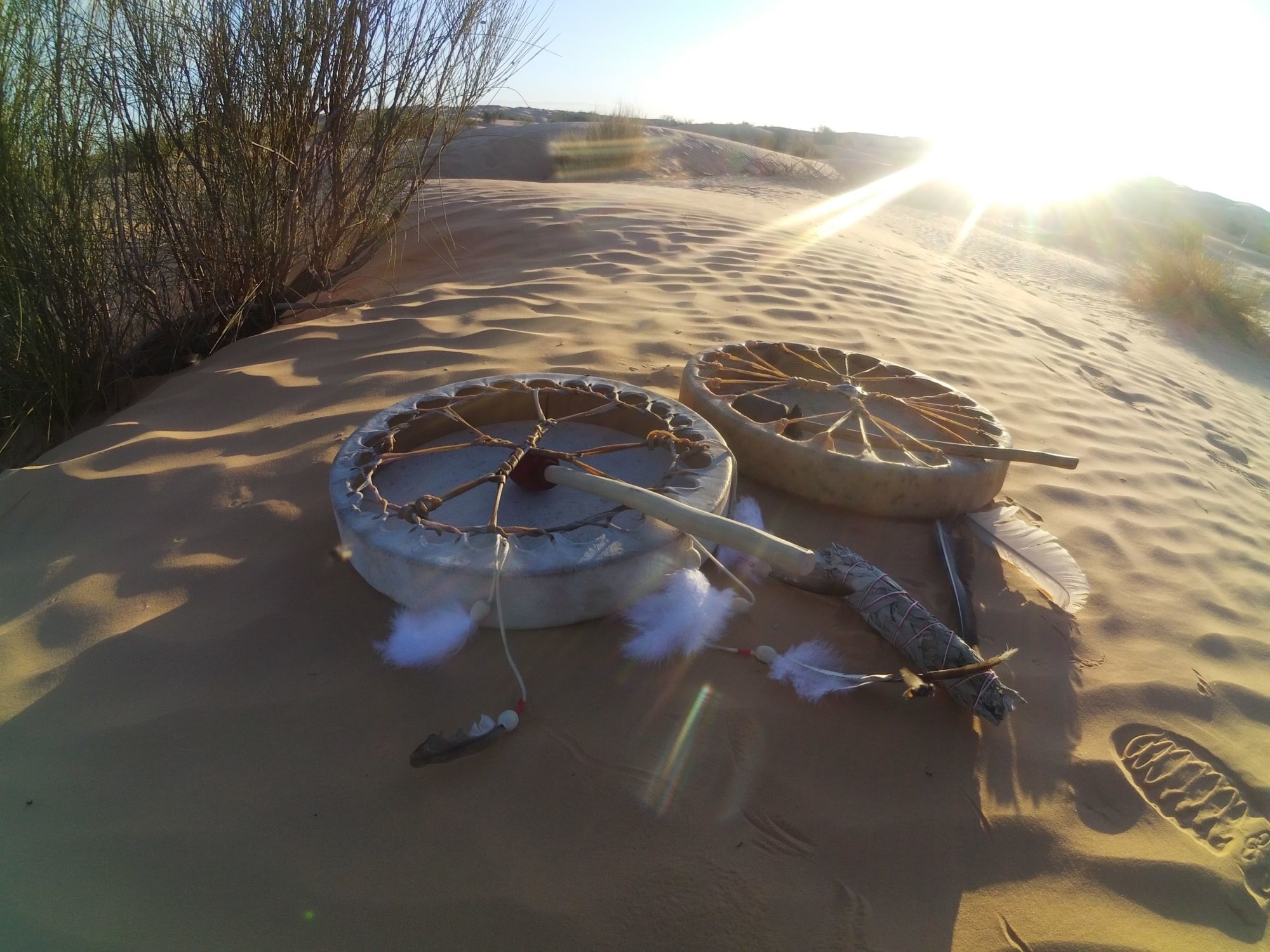 šamanské bubny v poušti