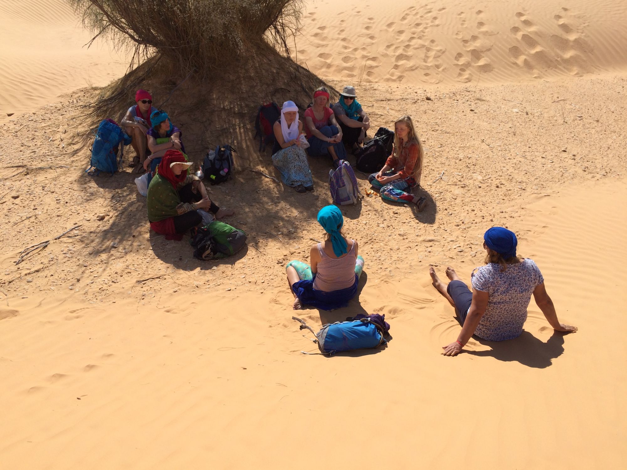 Putování Saharou pro ženy - odpočinek ve stínu