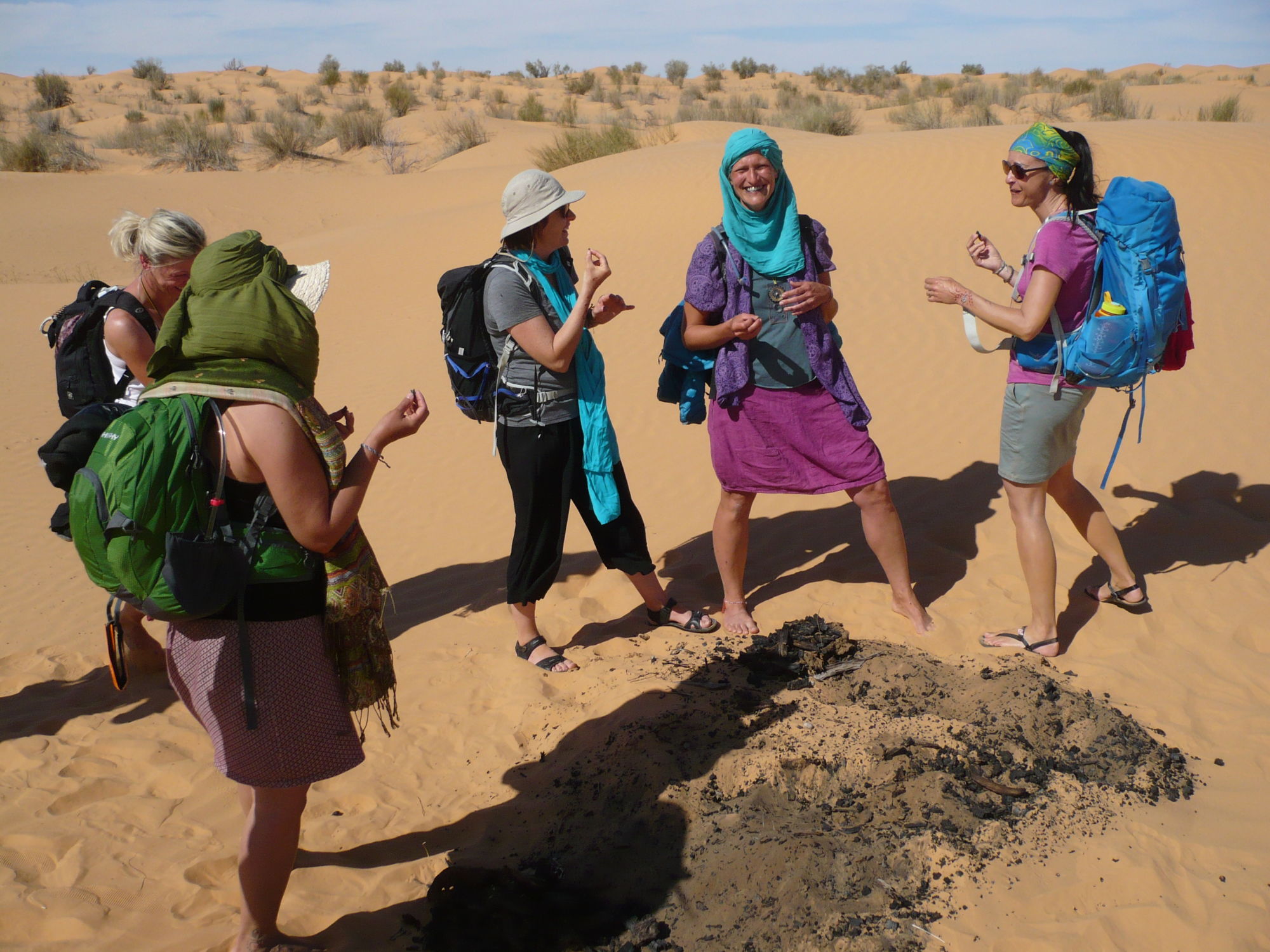 Putování Saharou pro ženy - čištění zubů
